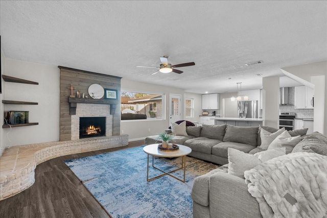 15431 Wandering Trail, Friendswood, TX 77546