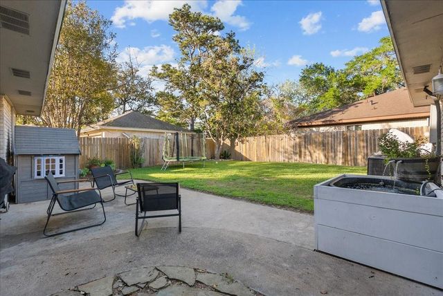 15431 Wandering Trail, Friendswood, TX 77546