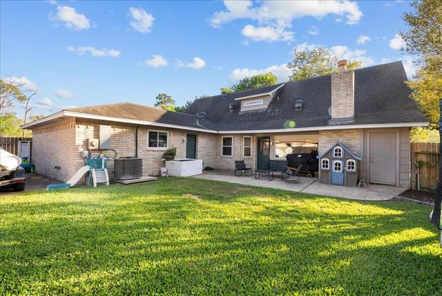 15431 Wandering Trail, Friendswood, TX 77546
