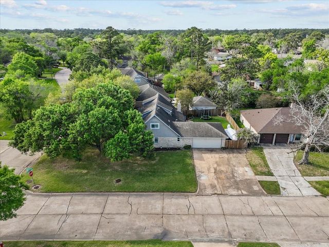 15431 Wandering Trail, Friendswood, TX 77546