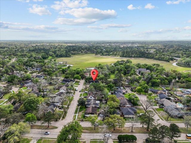 15431 Wandering Trail, Friendswood, TX 77546