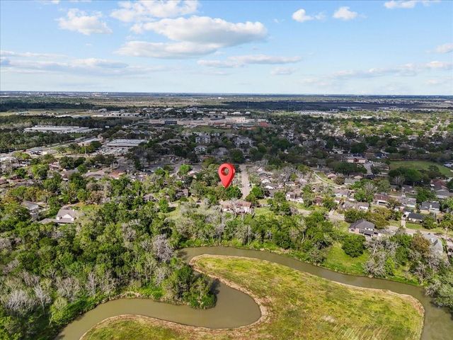 15431 Wandering Trail, Friendswood, TX 77546