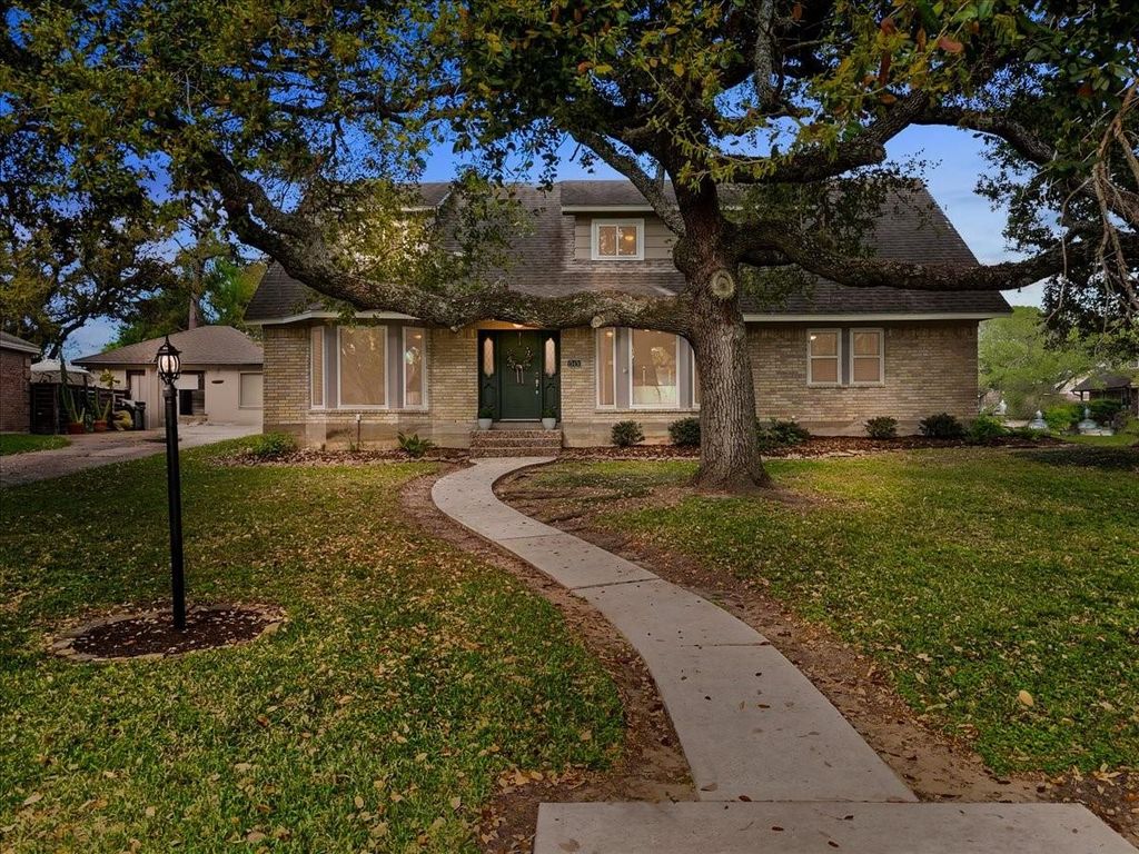 15431 Wandering Trail, Friendswood, TX 77546