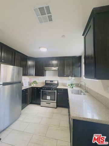 2436 E 115th Place 2434, Los Angeles, CA 90059