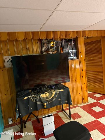 2237 Thurman Dr, Louisville, KY 40216