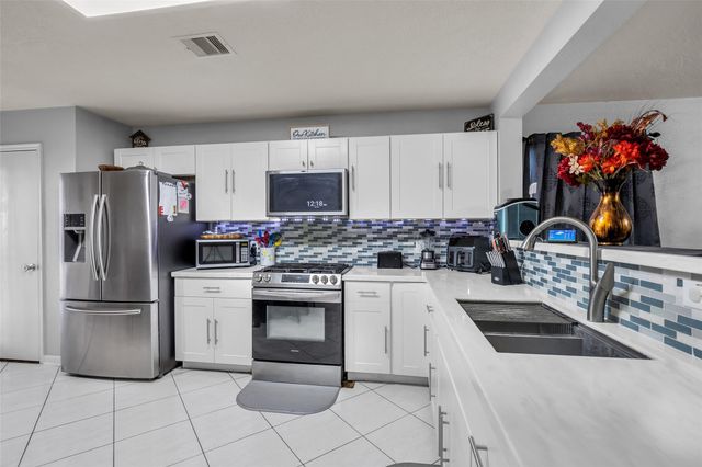 539 Silky Leaf Drive, Houston, TX 77073