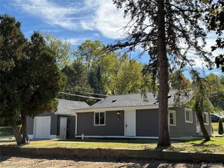4915 Clarkston Road, Clarkston, MI 48348