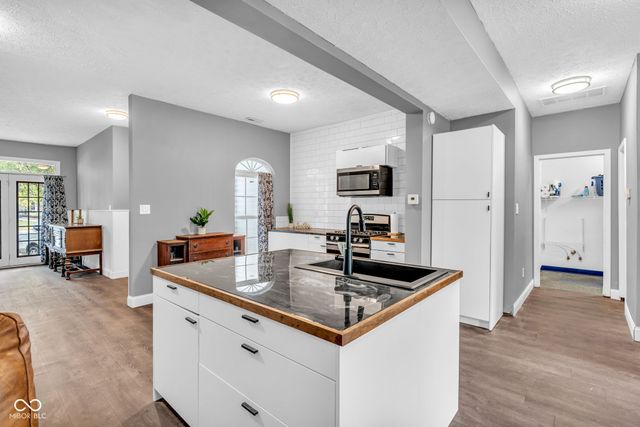 6021 E Terhune Court, Camby, IN 46113