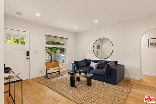 670 Olive Street, Los Angeles, CA 90291