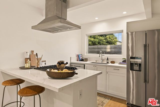 670 Olive Street, Los Angeles, CA 90291