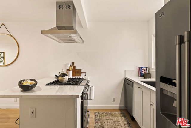 670 Olive Street, Los Angeles, CA 90291