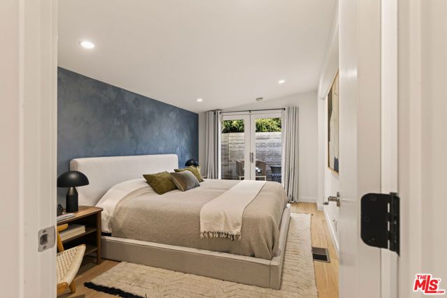 670 Olive Street, Los Angeles, CA 90291