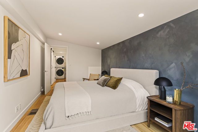 670 Olive Street, Los Angeles, CA 90291