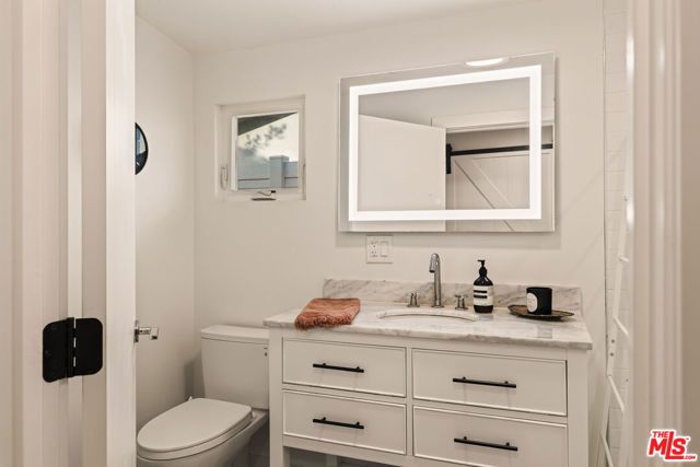 670 Olive Street, Los Angeles, CA 90291
