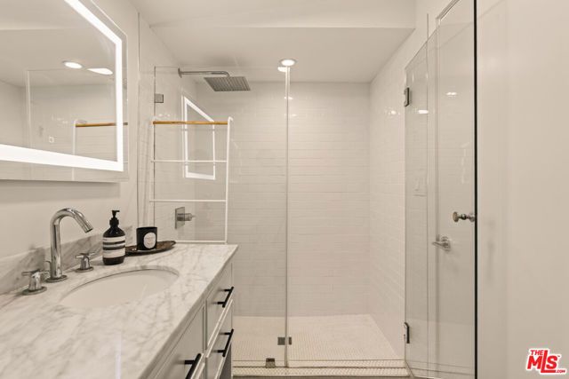 670 Olive Street, Los Angeles, CA 90291