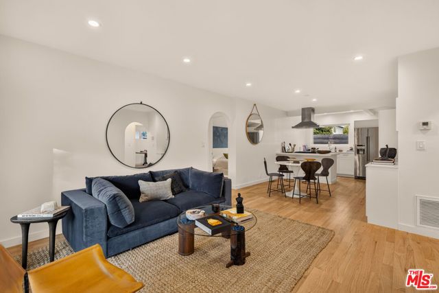 670 Olive Street, Los Angeles, CA 90291