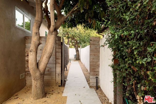 670 Olive Street, Los Angeles, CA 90291