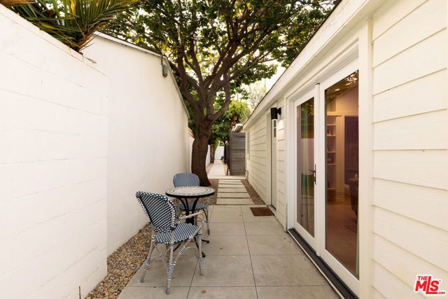 670 Olive Street, Los Angeles, CA 90291