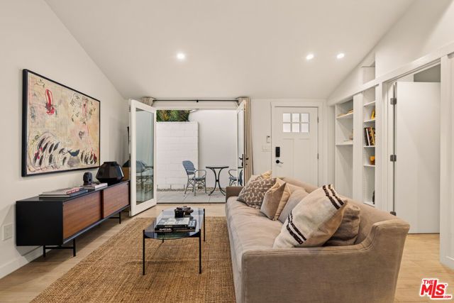 670 Olive Street, Los Angeles, CA 90291