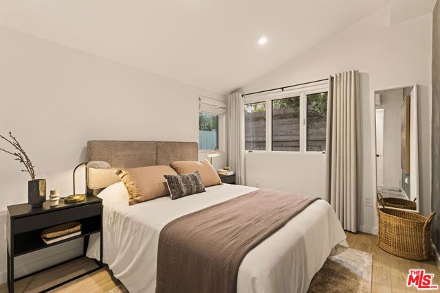 670 Olive Street, Los Angeles, CA 90291