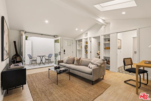 670 Olive Street, Los Angeles, CA 90291