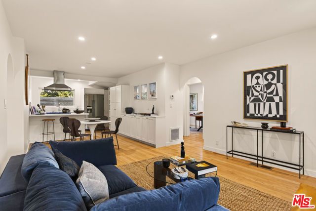 670 Olive Street, Los Angeles, CA 90291