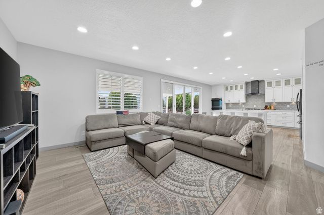 8528 S OTTER CREEK DR, West Jordan, UT 84081