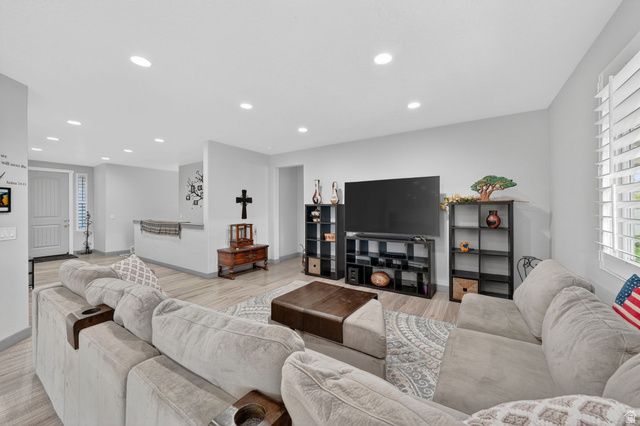 8528 S OTTER CREEK DR, West Jordan, UT 84081