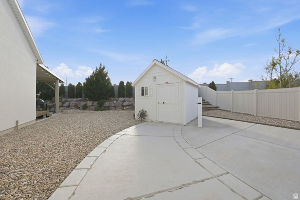 Image 12 of property listing at 8528 S OTTER CREEK DR, West Jordan, UT 84081