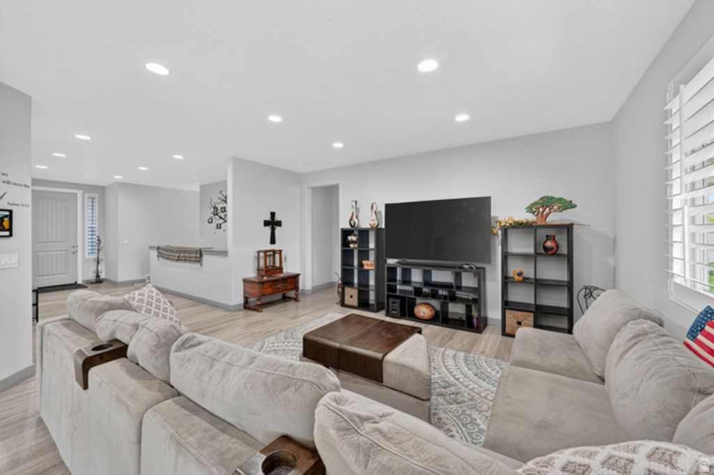 Image 17 of property listing at 8528 S OTTER CREEK DR, West Jordan, UT 84081