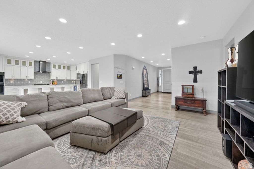 Image 18 of property listing at 8528 S OTTER CREEK DR, West Jordan, UT 84081