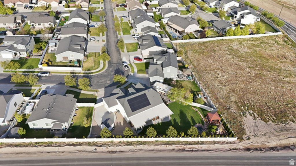 Image 3 of property listing at 8528 S OTTER CREEK DR, West Jordan, UT 84081