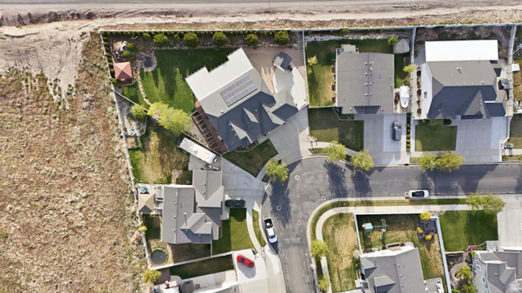 Image 4 of property listing at 8528 S OTTER CREEK DR, West Jordan, UT 84081