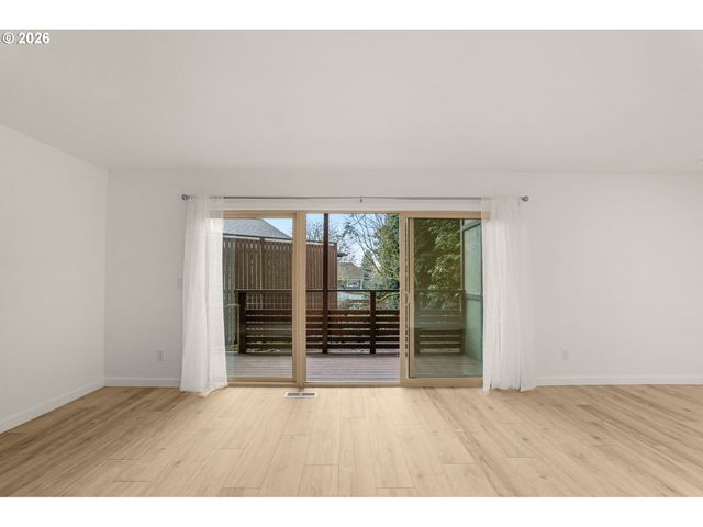 3046 Sw FLORIDA Ct B, Portland, OR 97219