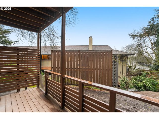 3046 Sw FLORIDA Ct B, Portland, OR 97219