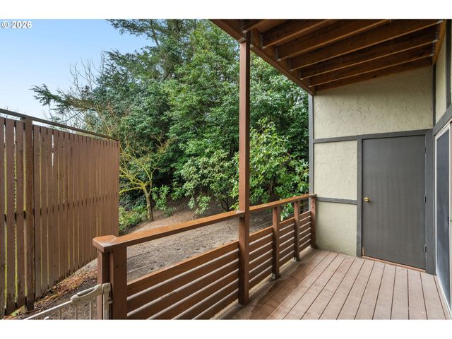 3046 Sw FLORIDA Ct B, Portland, OR 97219