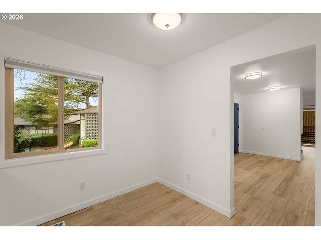 3046 Sw FLORIDA Ct B, Portland, OR 97219