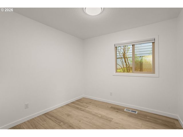 3046 Sw FLORIDA Ct B, Portland, OR 97219