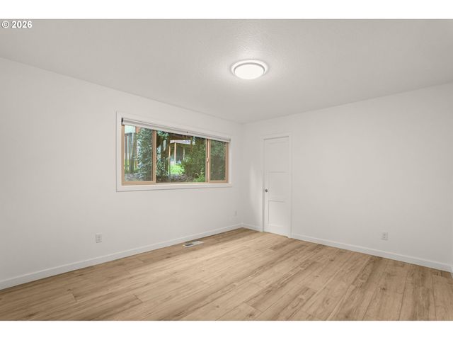 3046 Sw FLORIDA Ct B, Portland, OR 97219