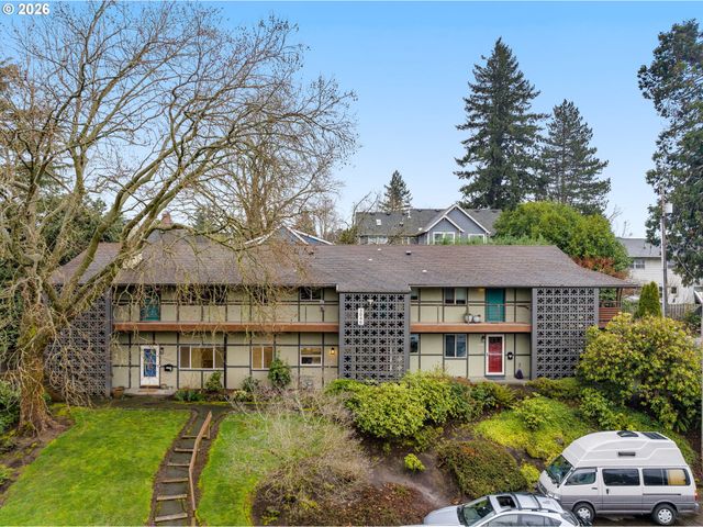 3046 Sw FLORIDA Ct B, Portland, OR 97219