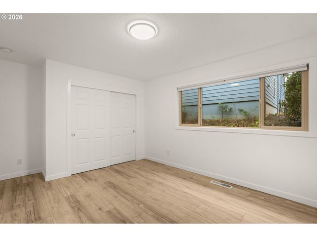 3046 Sw FLORIDA Ct B, Portland, OR 97219