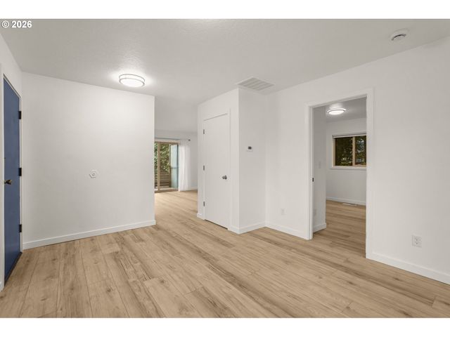 3046 Sw FLORIDA Ct B, Portland, OR 97219