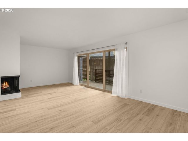 3046 Sw FLORIDA Ct B, Portland, OR 97219