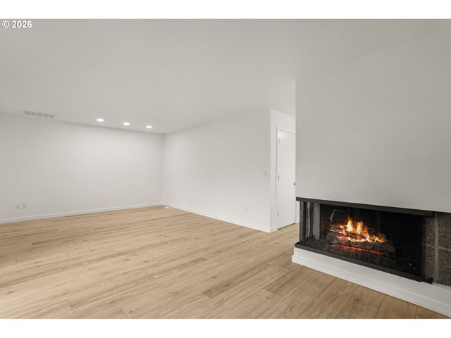 3046 Sw FLORIDA Ct B, Portland, OR 97219