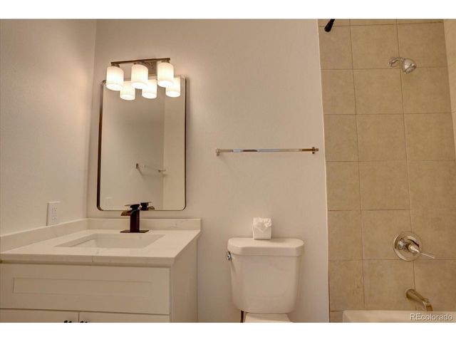 9005 E Lehigh Ave 19, Denver, CO 80237