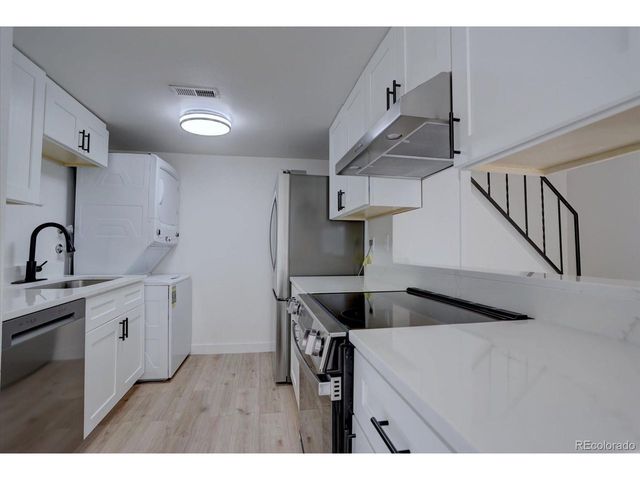 9005 E Lehigh Ave 19, Denver, CO 80237