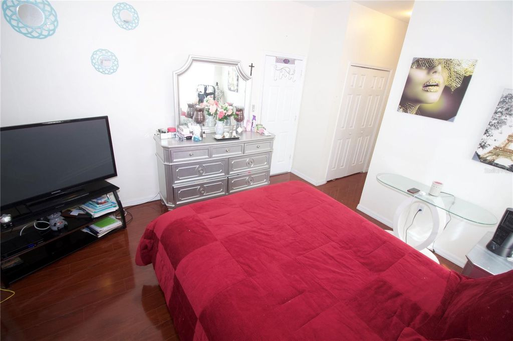 Image 9 of property listing at 302 FERRARA COURT, Kissimmee, FL 34758