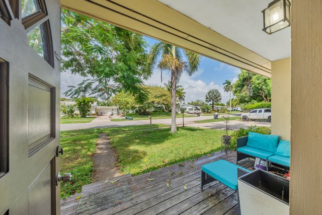 1510 CREST Drive, Lake Worth, FL 33461