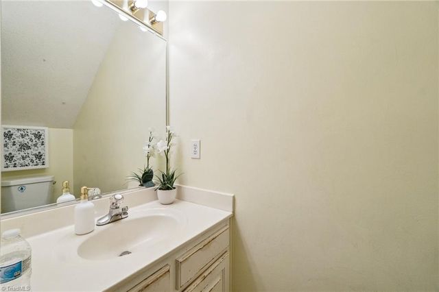 4004 Auburn Hills Drive, Greensboro, NC 27407