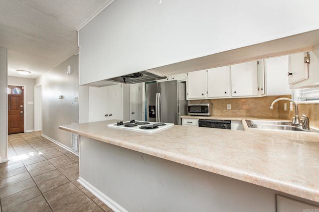 1124 Old Charter Court, Little Rock, AR 72207